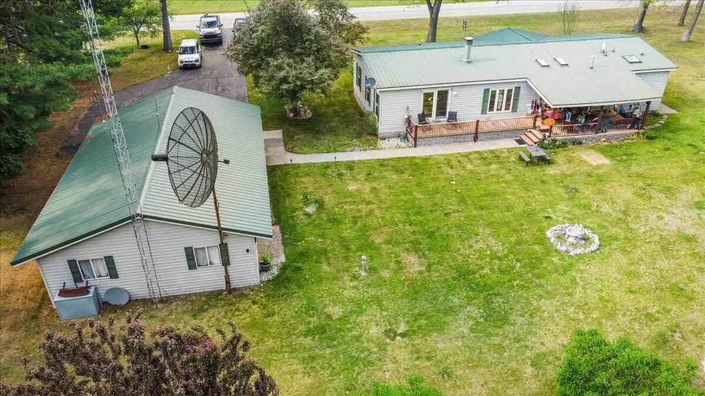 5614 E 68th Street Croton Township MI 49337