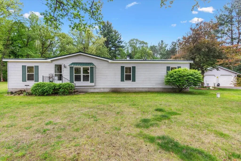 5614 E 68th Street Croton Township MI 49337