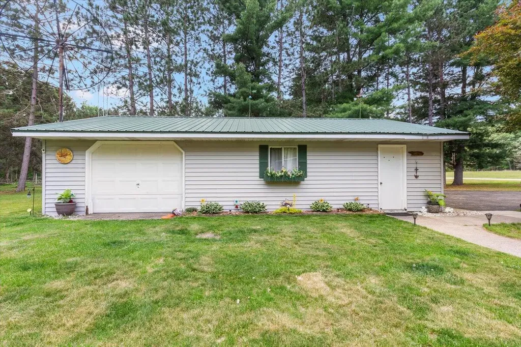 5614 E 68th Street Croton Township MI 49337