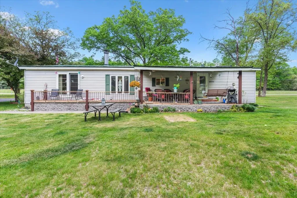 5614 E 68th Street Croton Township MI 49337