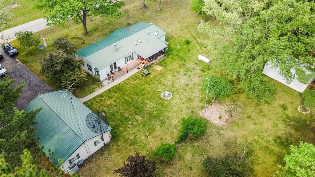5614 E 68th Street Croton Township MI 49337