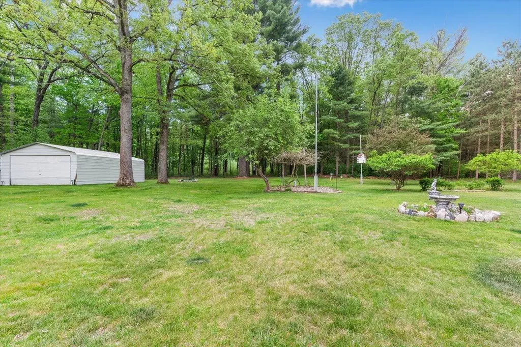 5614 E 68th Street Croton Township MI 49337
