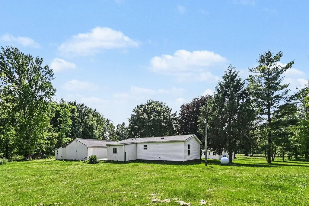 2795 S Bradley Road Carmel Township MI 48813