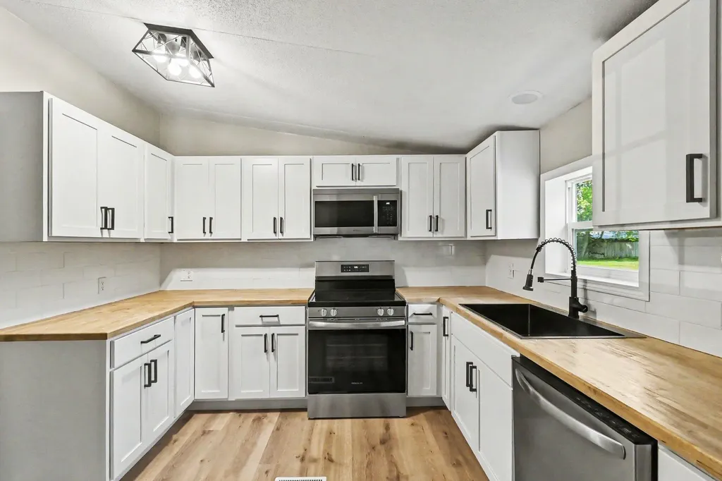 2795 S Bradley Road Carmel Township MI 48813