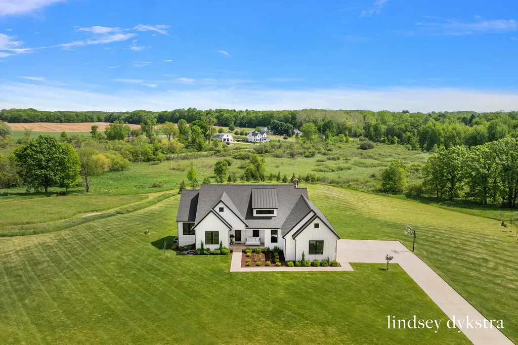 3526 Winding Stream Drive NW Walker City MI 49534