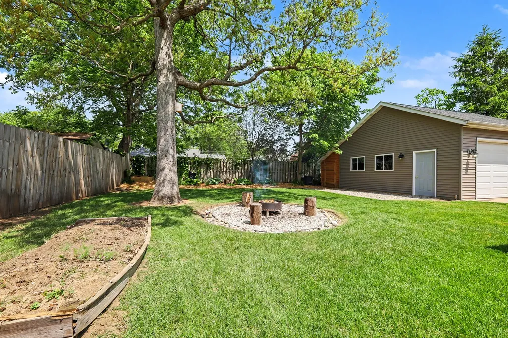 1077 Cricklewood Street SW Wyoming City MI 49509