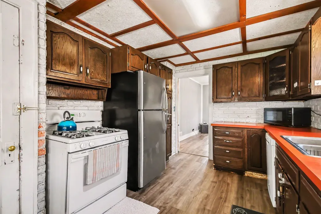 2434 Lamar Avenue SW Wyoming City MI 49519
