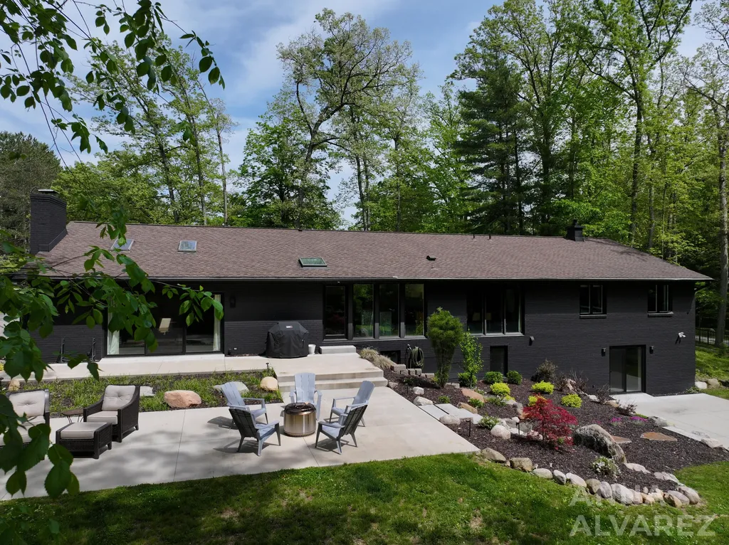 7130 Oakbrook Street SE Cascade Charter Township MI 49546