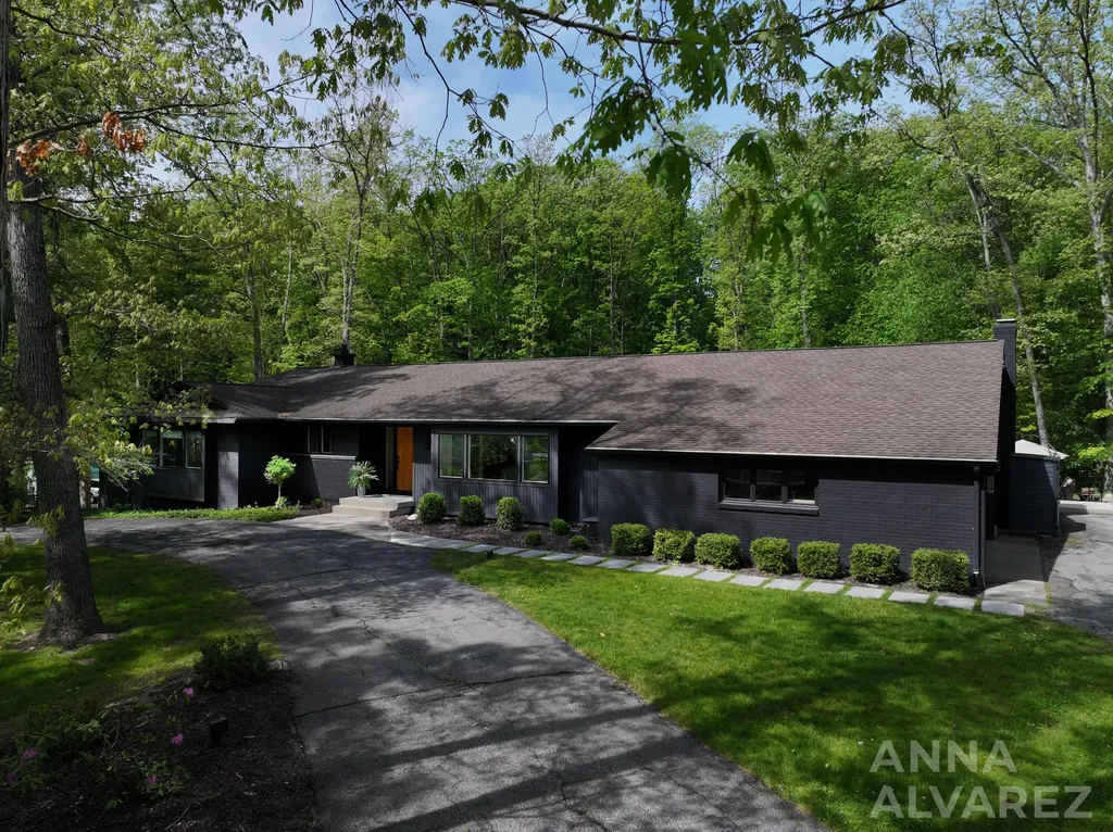 7130 Oakbrook Street SE Cascade Charter Township MI 49546