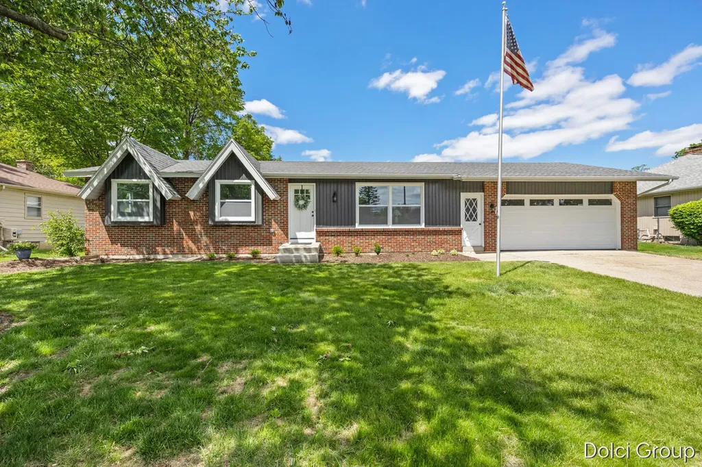 4161 Kings Row Court NW Walker City MI 49534