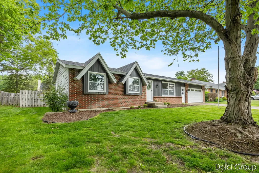 4161 Kings Row Court NW Walker City MI 49534