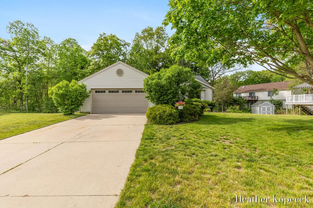 1663 Barnsley Court SE Lowell Charter Township MI 49331