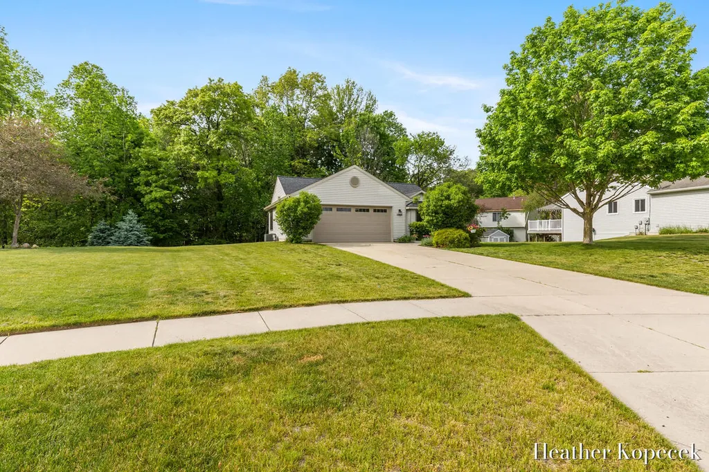 1663 Barnsley Court SE Lowell Charter Township MI 49331