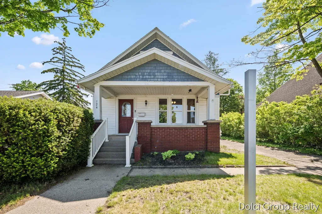 124 N Warren Avenue Big Rapids City MI 49307