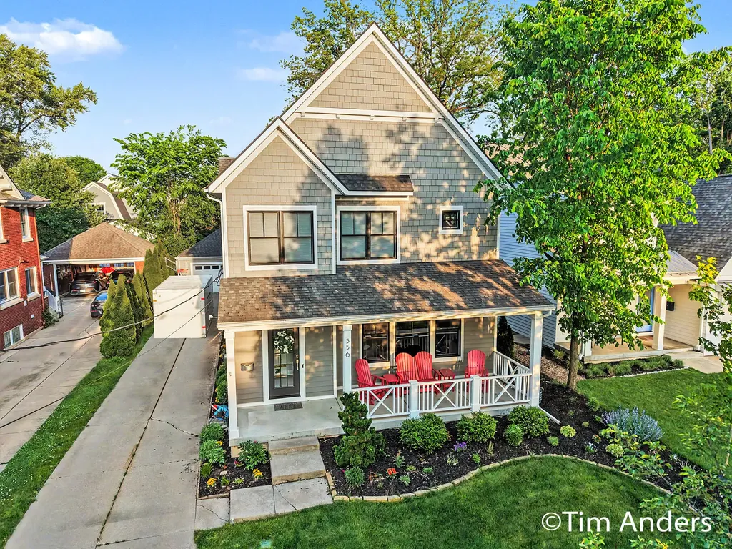 556 Greenwood Avenue SE East Grand Rapids City MI 49506