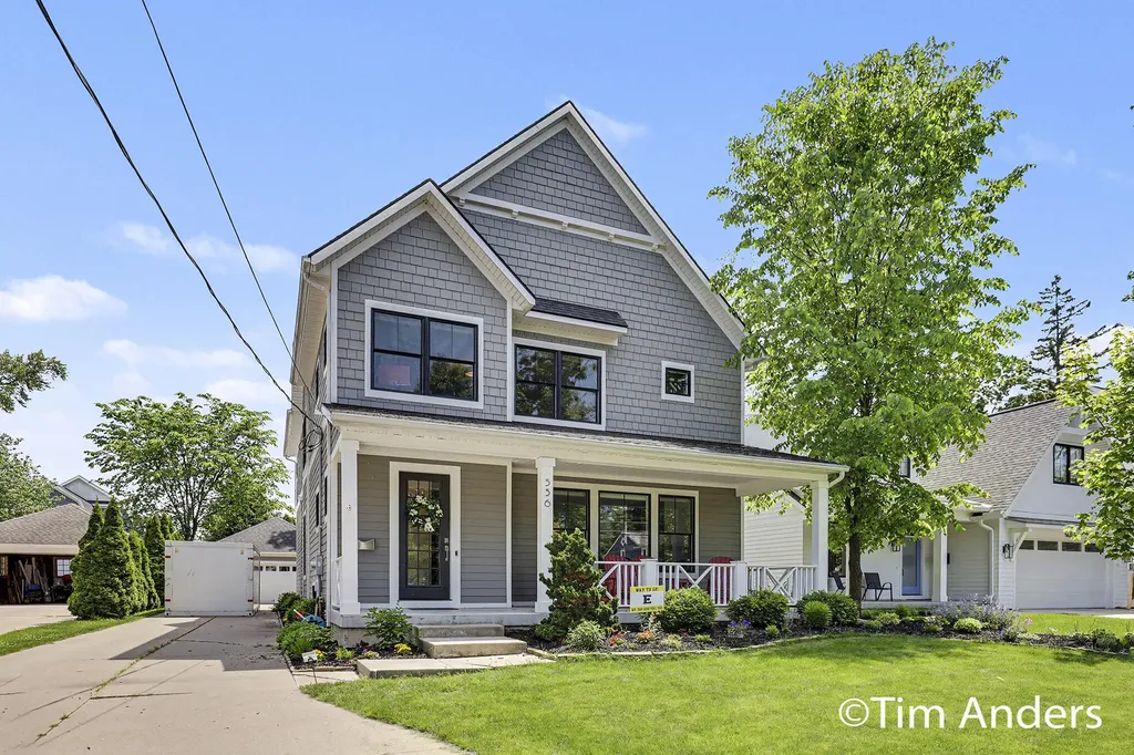 556 Greenwood Avenue SE East Grand Rapids City MI 49506