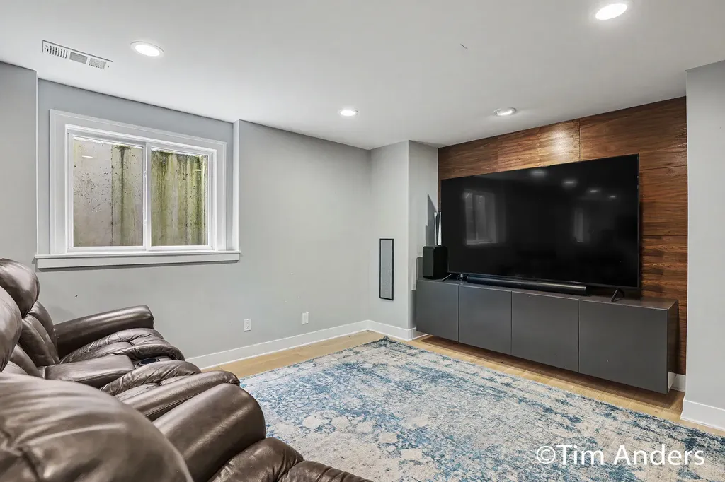 556 Greenwood Avenue SE East Grand Rapids City MI 49506