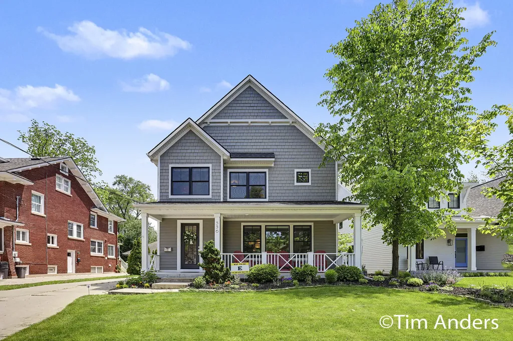 556 Greenwood Avenue SE East Grand Rapids City MI 49506