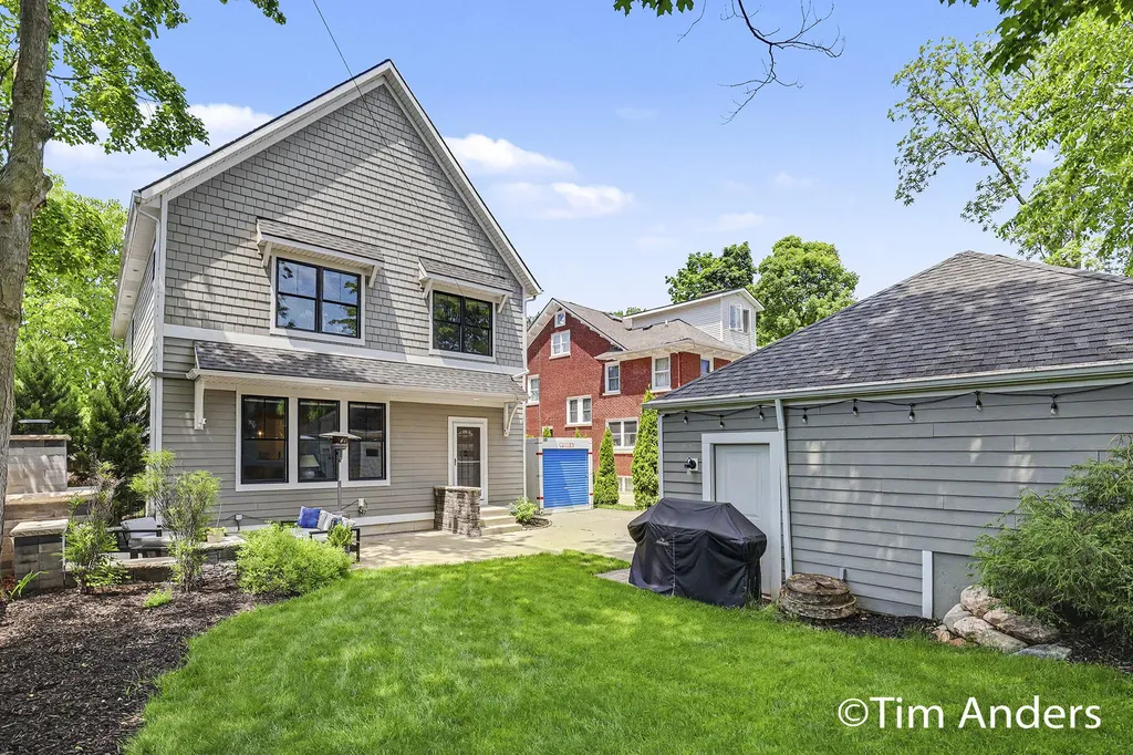 556 Greenwood Avenue SE East Grand Rapids City MI 49506