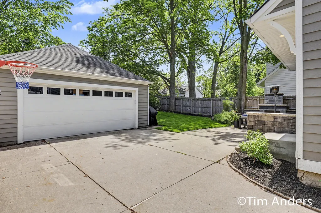 556 Greenwood Avenue SE East Grand Rapids City MI 49506