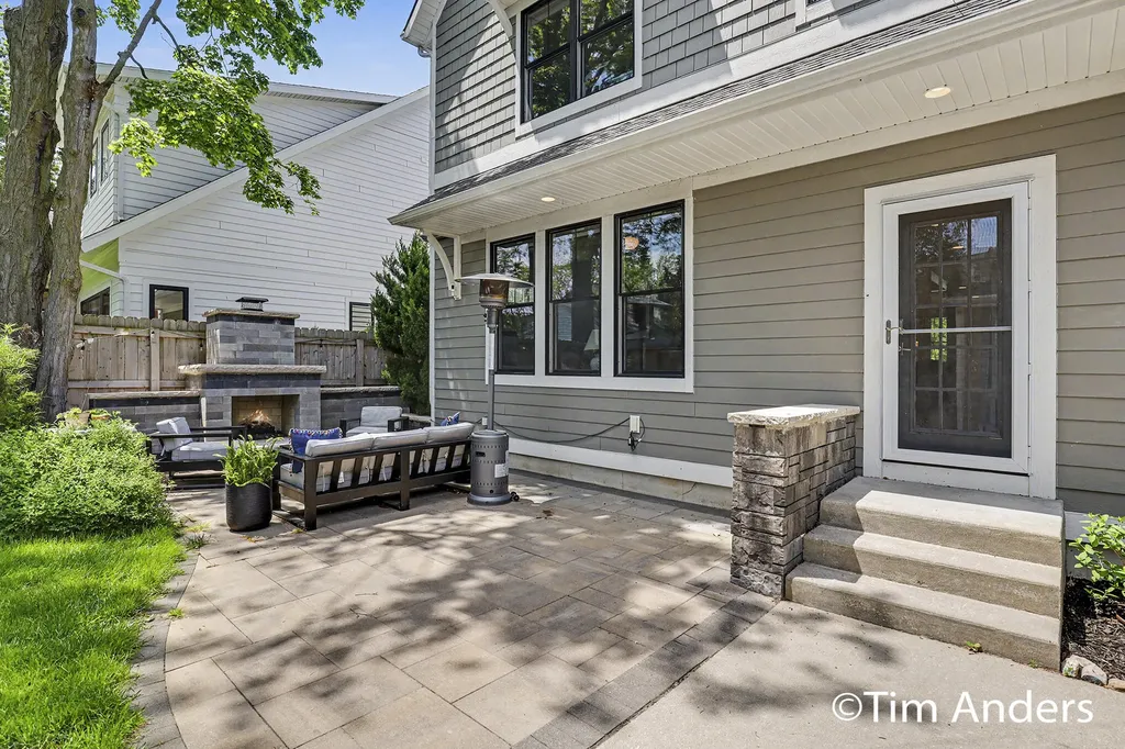 556 Greenwood Avenue SE East Grand Rapids City MI 49506