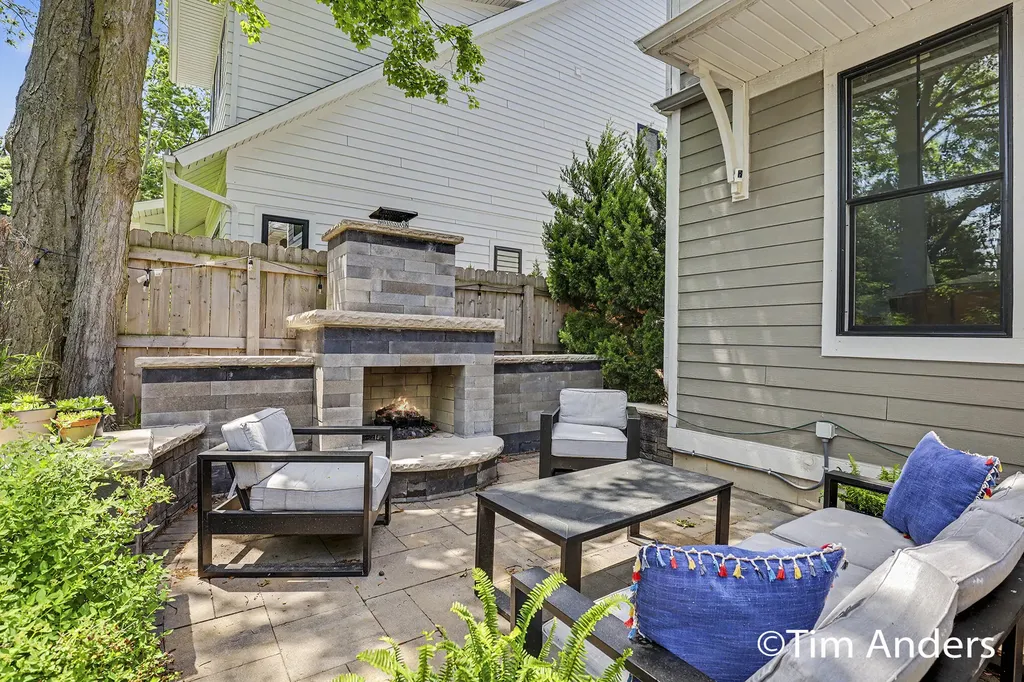 556 Greenwood Avenue SE East Grand Rapids City MI 49506