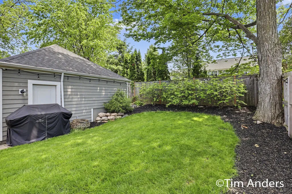 556 Greenwood Avenue SE East Grand Rapids City MI 49506