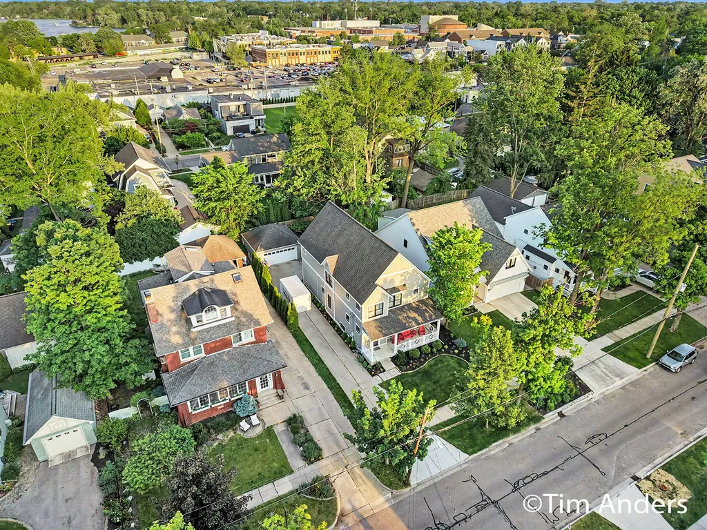 556 Greenwood Avenue SE East Grand Rapids City MI 49506