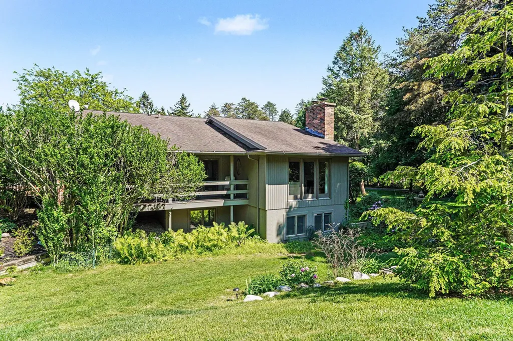 3598 Charlevoix Drive SE Cascade Charter Township MI 49546