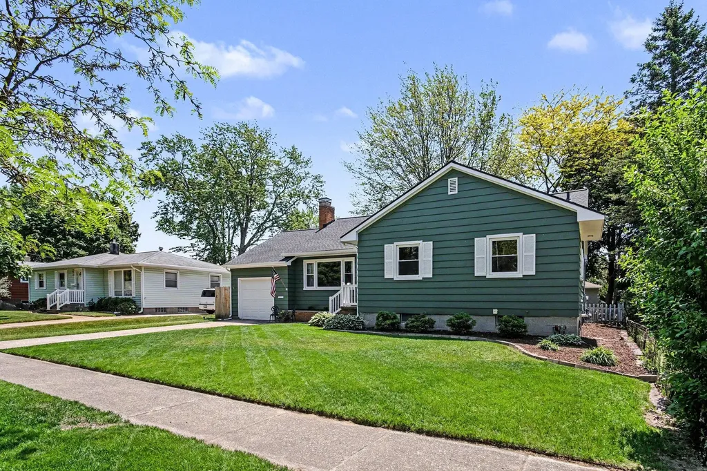 1112 Marion Avenue Grand Haven City MI 49417