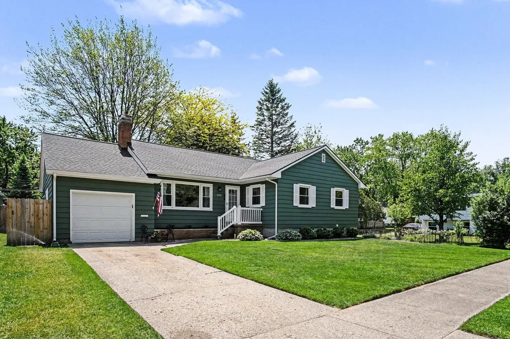 1112 Marion Avenue Grand Haven City MI 49417