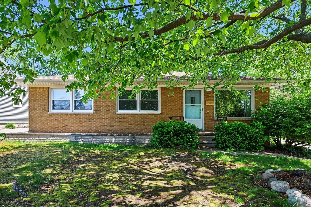2117 Edwin Place Lansing City MI 48911