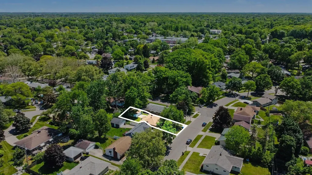 2117 Edwin Place Lansing City MI 48911
