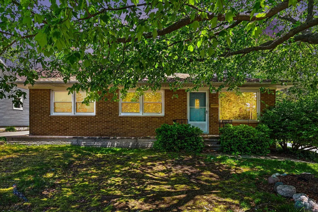 2117 Edwin Place Lansing City MI 48911