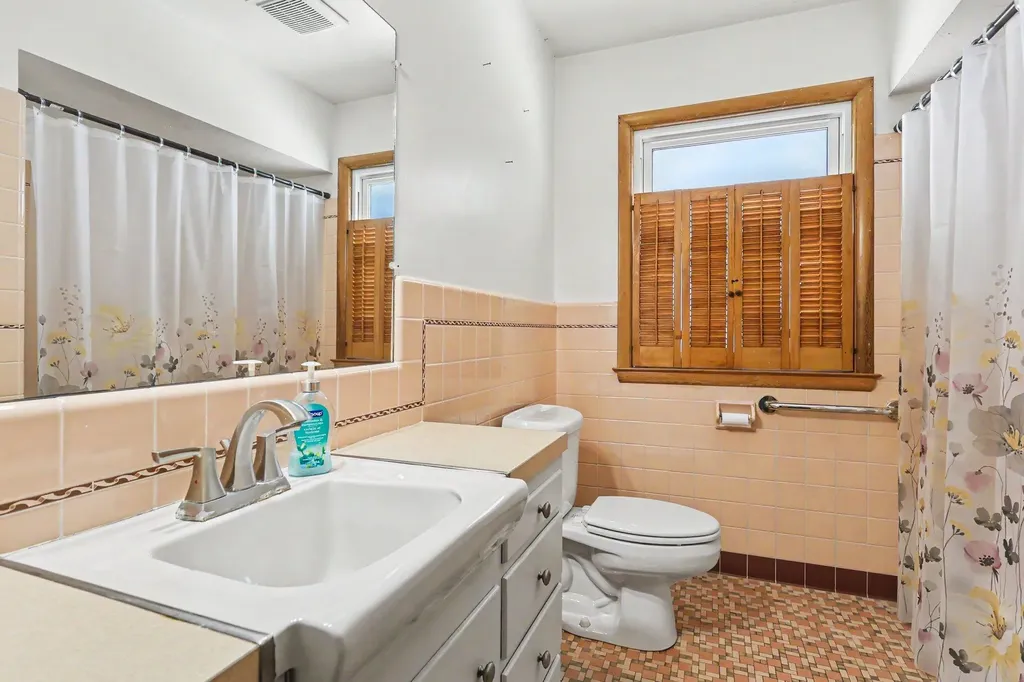 2117 Edwin Place Lansing City MI 48911