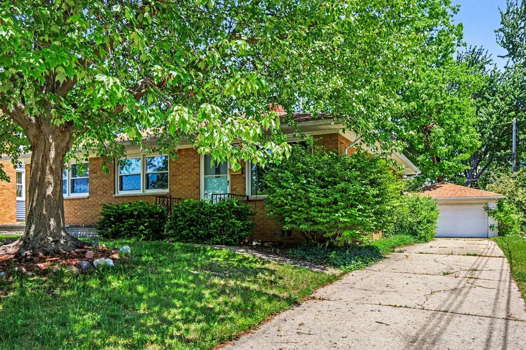 2117 Edwin Place Lansing City MI 48911