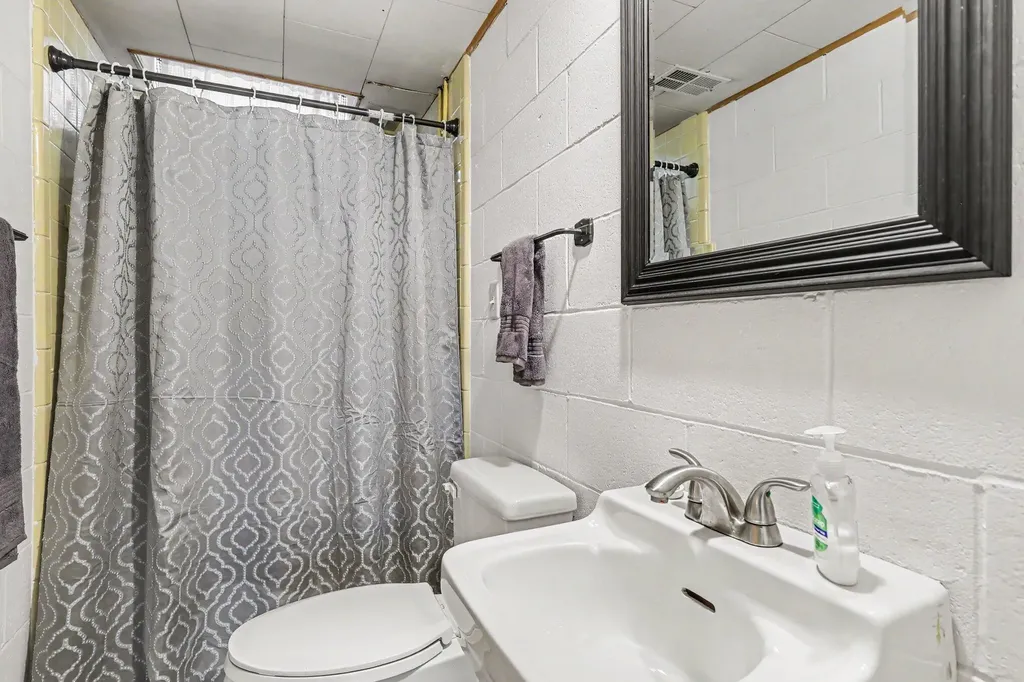 2117 Edwin Place Lansing City MI 48911