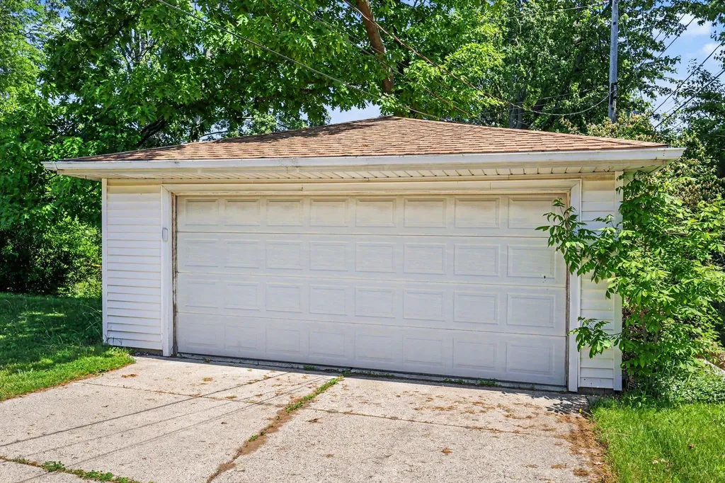 2117 Edwin Place Lansing City MI 48911