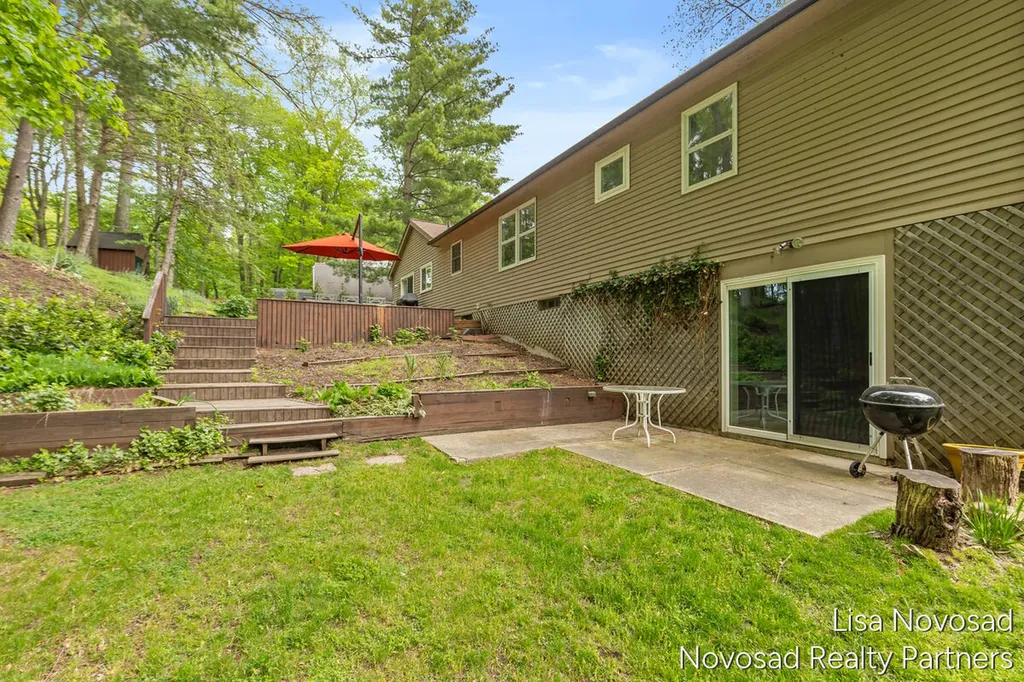 485 Edgeworthe Drive SE Ada Township MI 49301