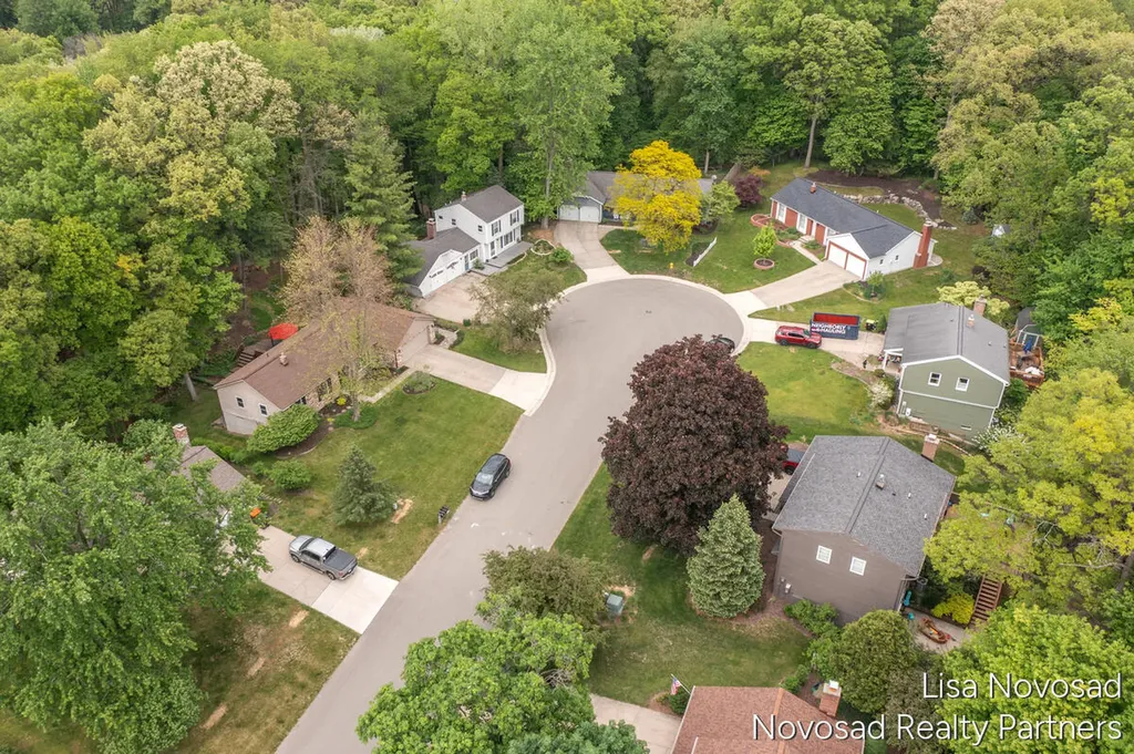 485 Edgeworthe Drive SE Ada Township MI 49301