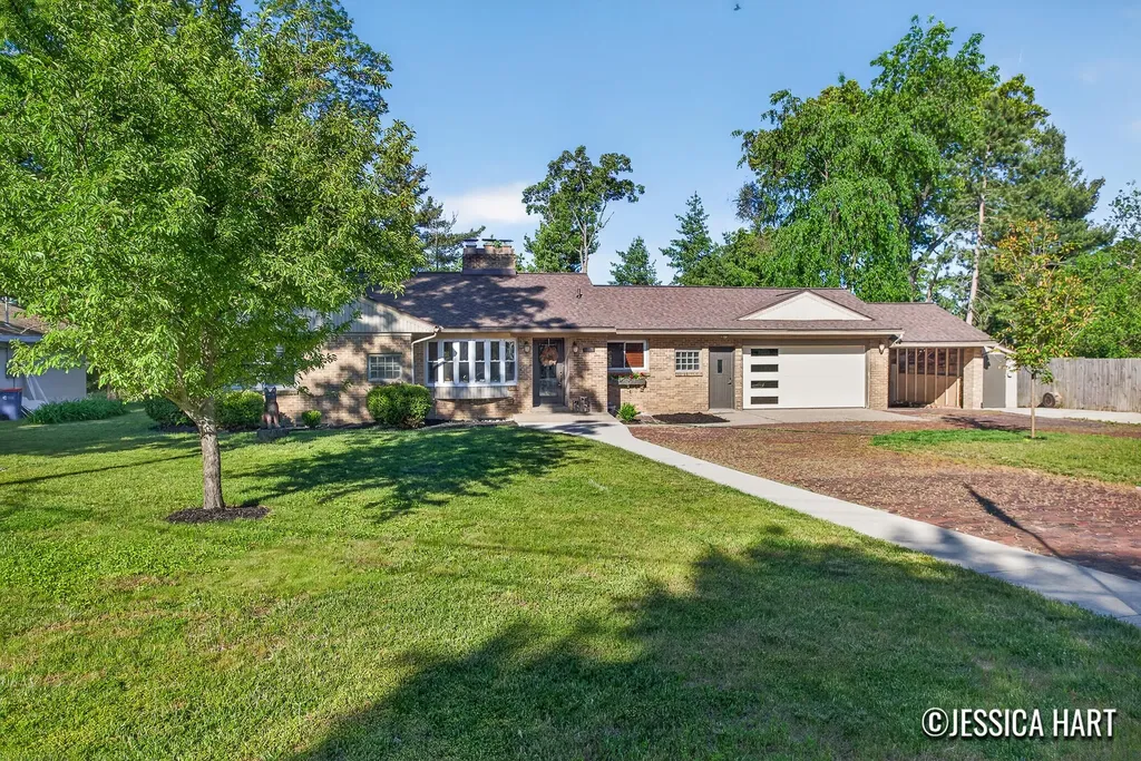 3311 Dorais Drive NE Grand Rapids City MI 49525