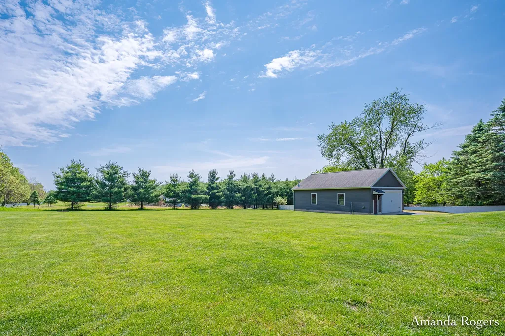 1072 Cumberland Avenue SE Vergennes Township MI 49331