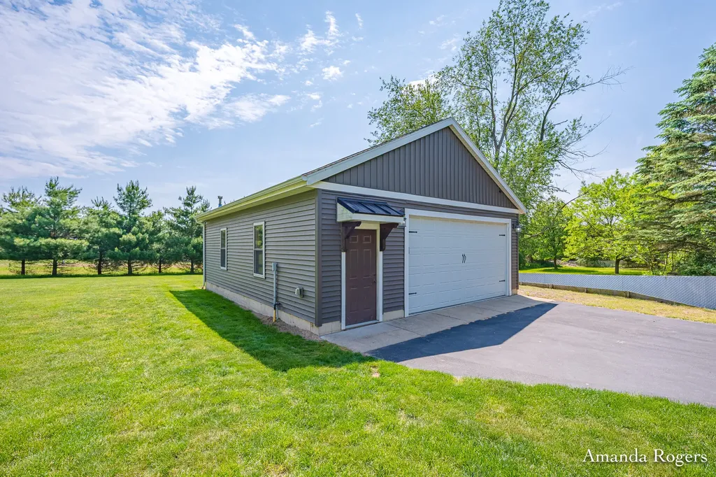 1072 Cumberland Avenue SE Vergennes Township MI 49331