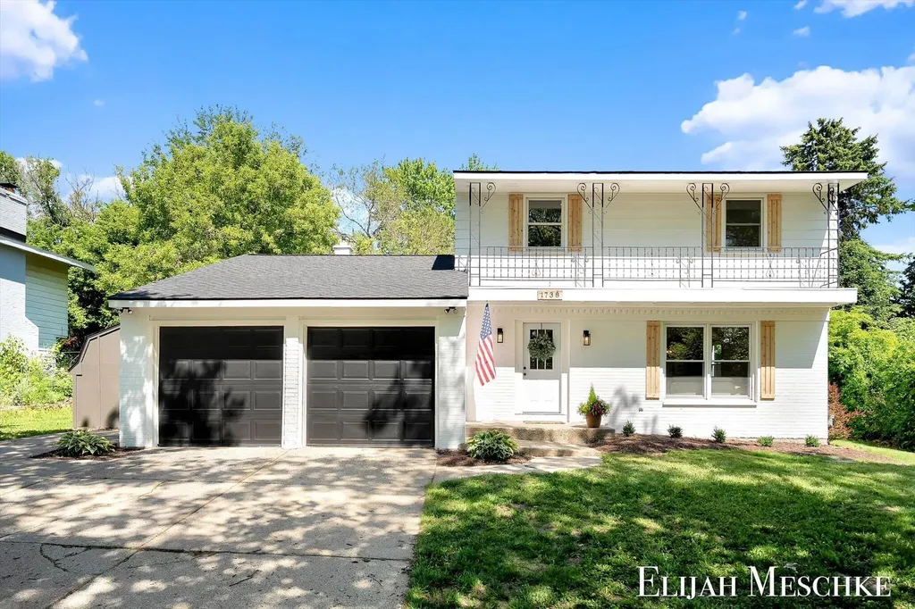 1738 Auburn Avenue NE Grand Rapids City MI 49505