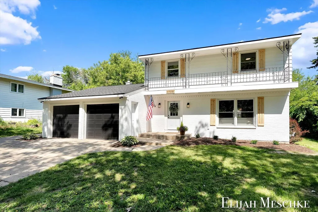 1738 Auburn Avenue NE Grand Rapids City MI 49505