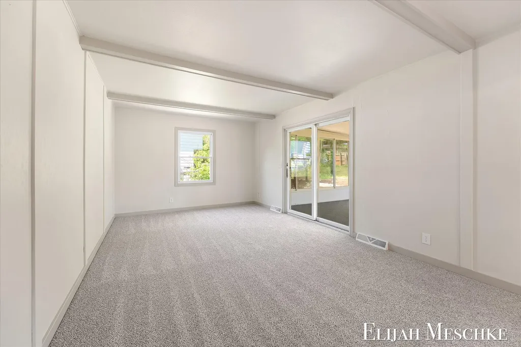 1738 Auburn Avenue NE Grand Rapids City MI 49505