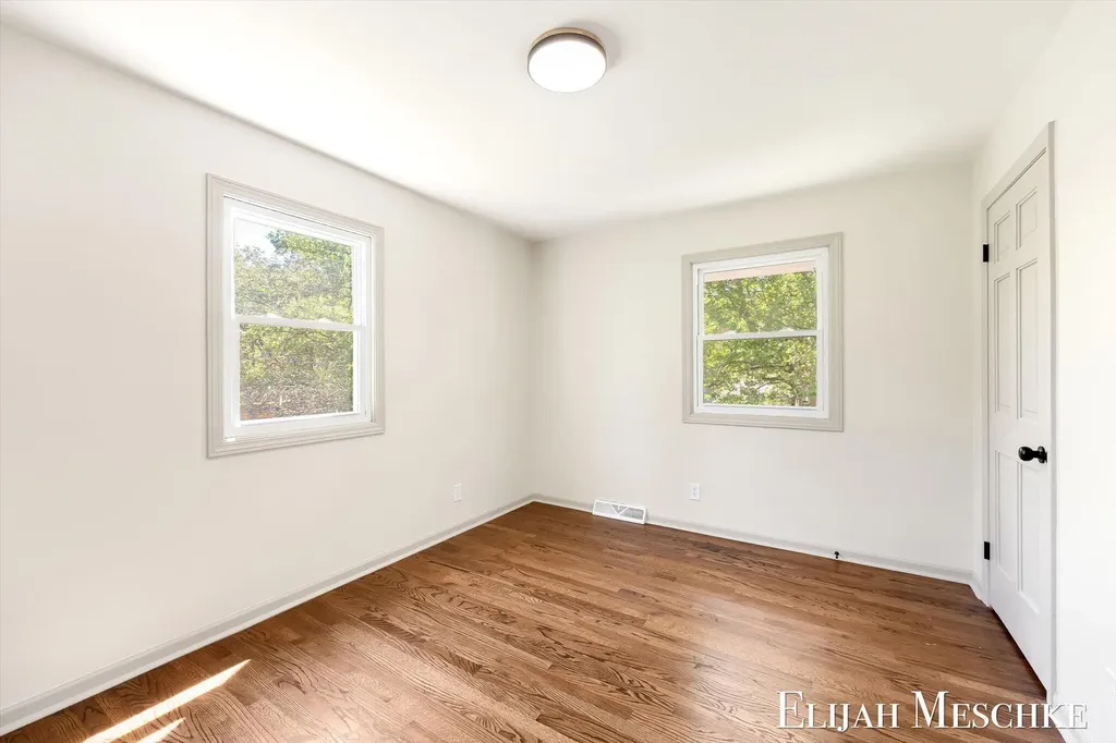 1738 Auburn Avenue NE Grand Rapids City MI 49505