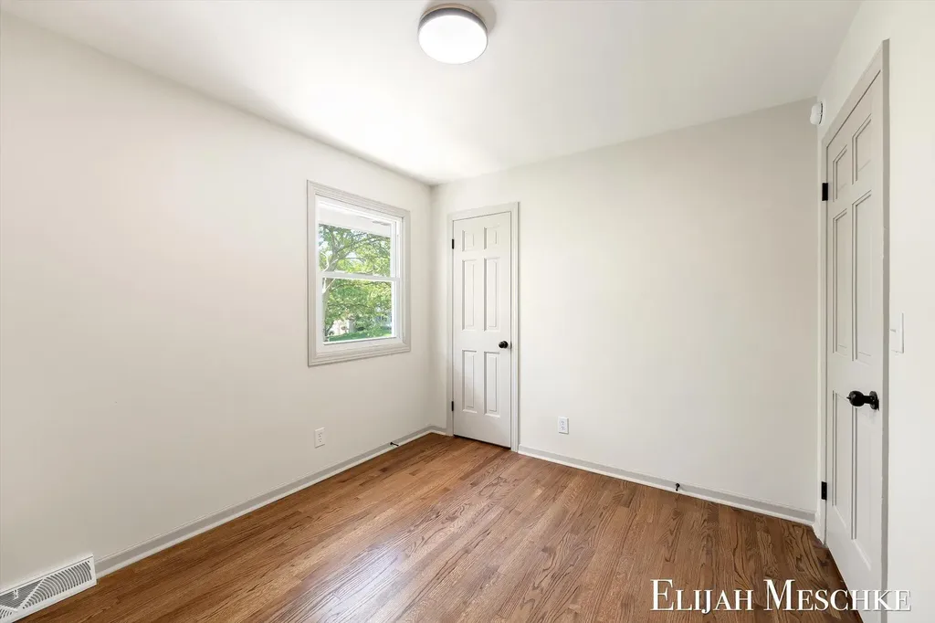 1738 Auburn Avenue NE Grand Rapids City MI 49505