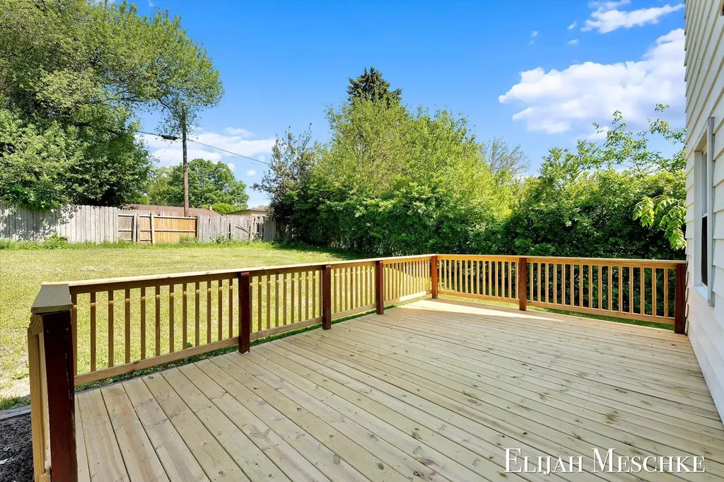 1738 Auburn Avenue NE Grand Rapids City MI 49505