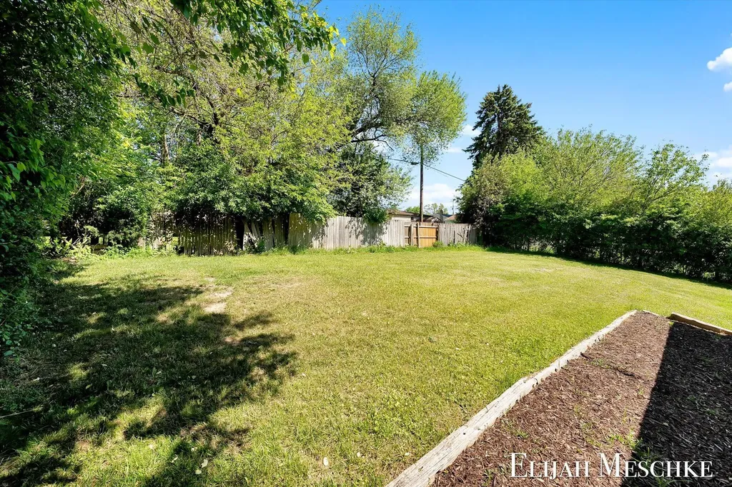 1738 Auburn Avenue NE Grand Rapids City MI 49505